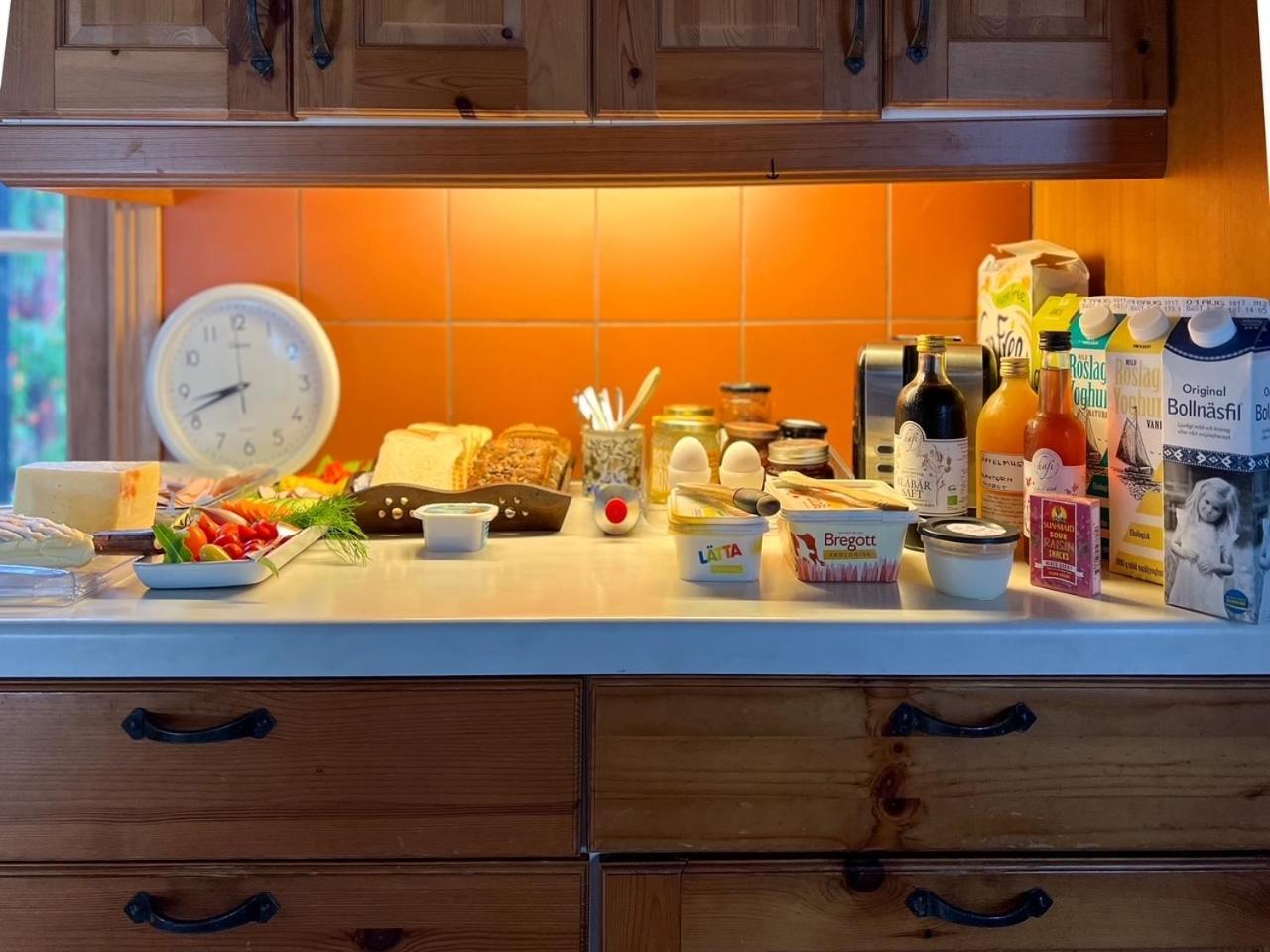 Egen stuga med frukost Norrtälje Exteriör bild